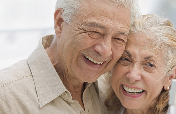 Son las personas mayores las que suelen utilizar las dentaduras postizas.