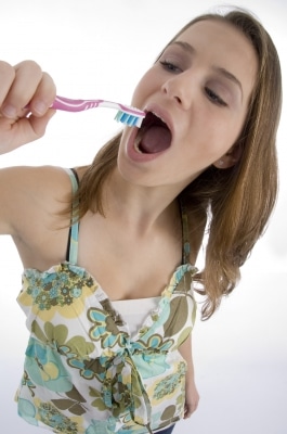 Gingivitis y periodontitis dos peligrosas desconocidas para nuestra boca (I)
