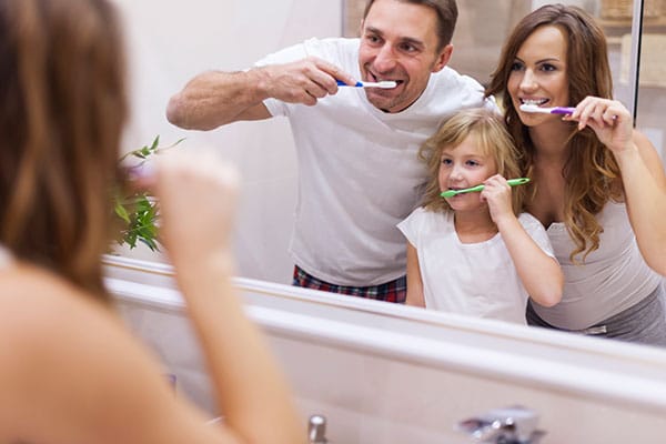 Lavarse los dientes con ellos es una buena forma de animarles.